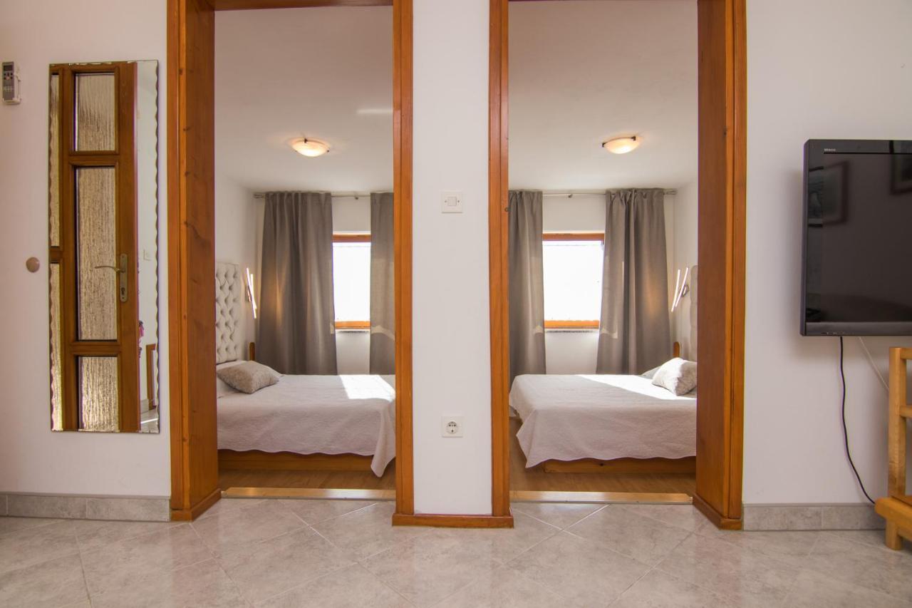 Apartmani VILLA KALINIC Njivice Bagian luar foto