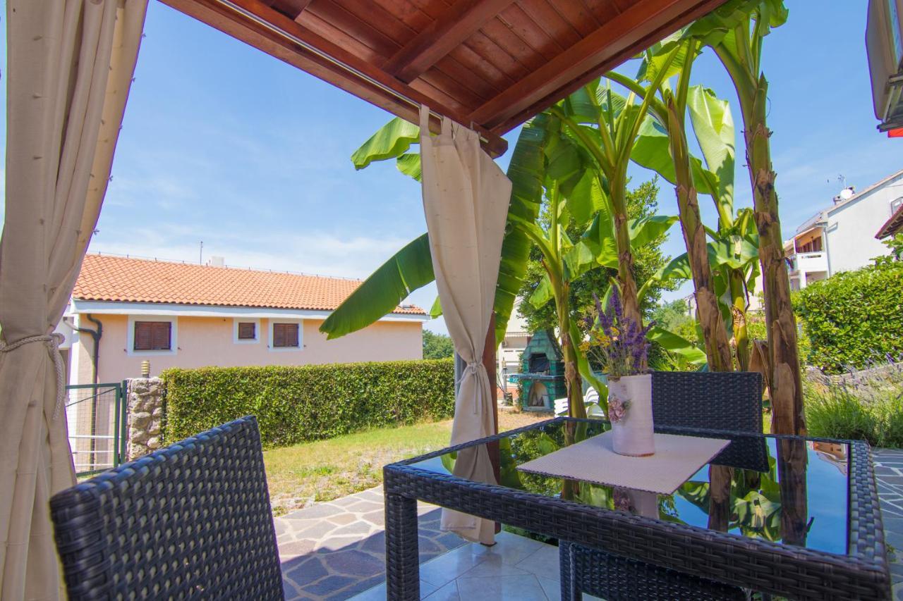 Apartmani VILLA KALINIC Njivice Bagian luar foto