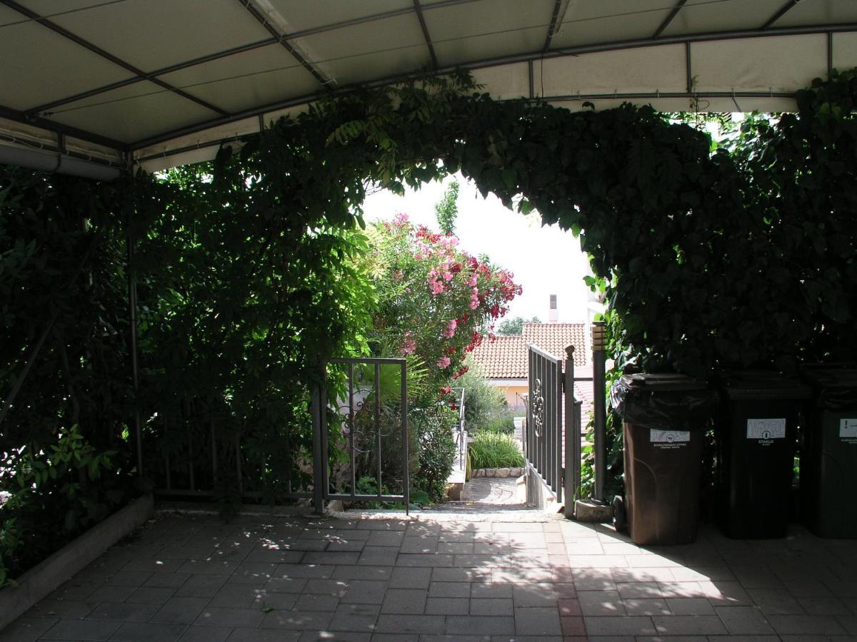 Apartmani VILLA KALINIC Njivice Bagian luar foto