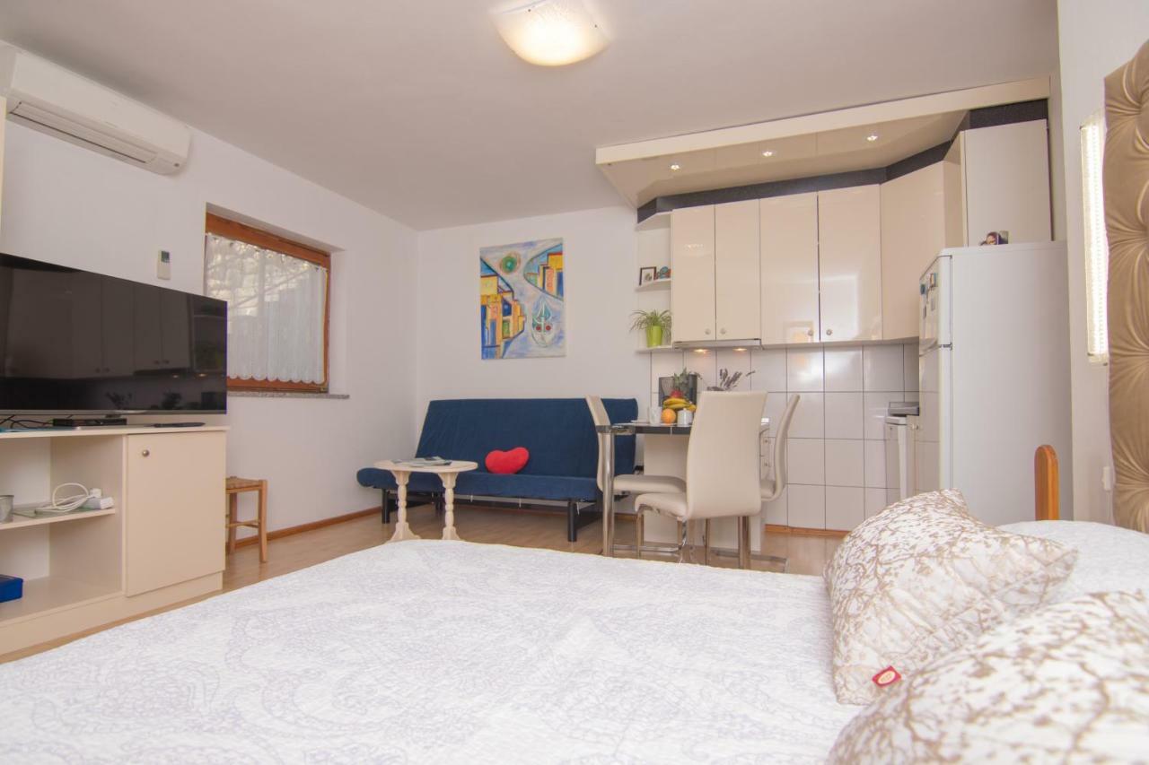 Apartmani VILLA KALINIC Njivice Bagian luar foto