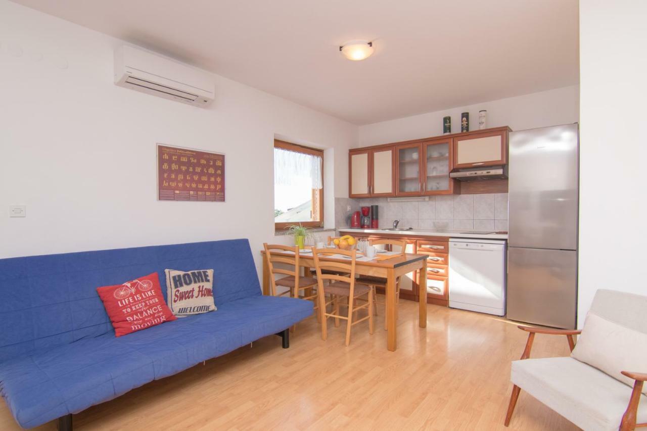 Apartmani VILLA KALINIC Njivice Bagian luar foto