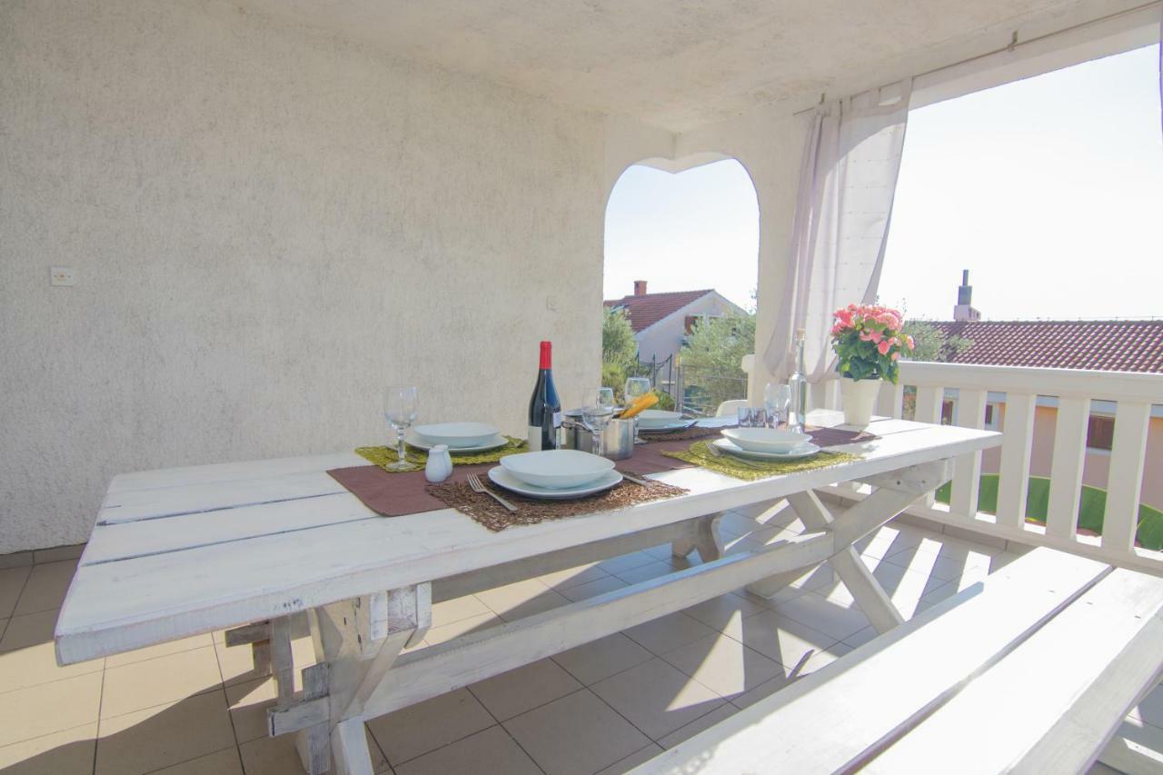 Apartmani VILLA KALINIC Njivice Bagian luar foto
