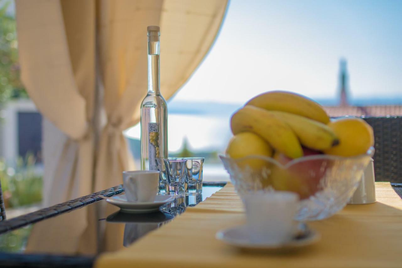 Apartmani VILLA KALINIC Njivice Bagian luar foto